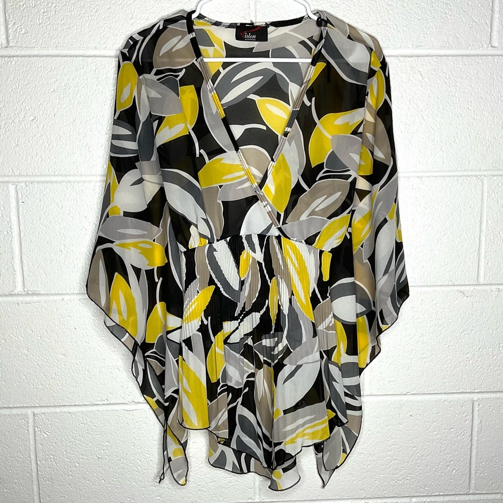 < Y2K “Vision” Floral Flutter Sleeve Blouse >